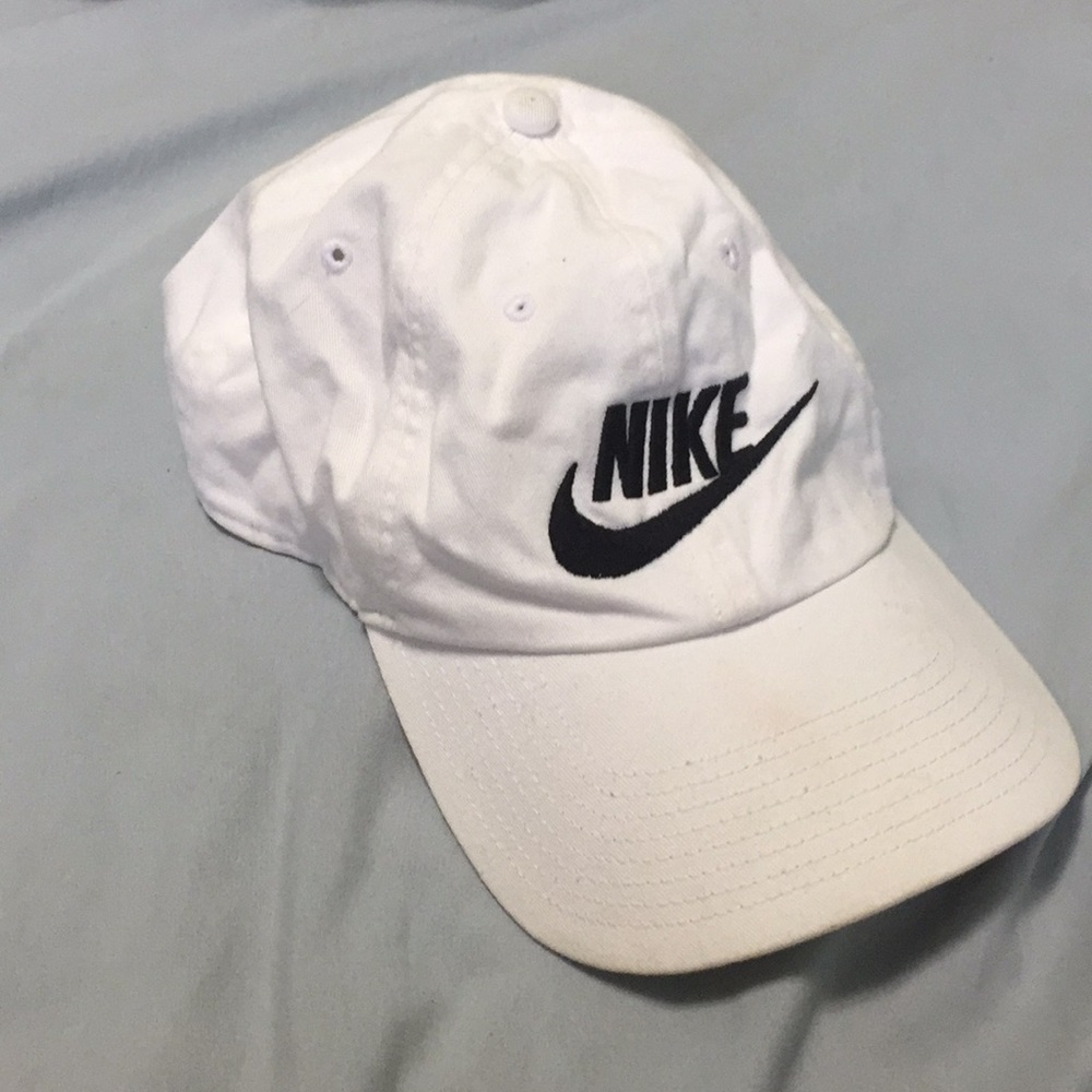 White nike hat